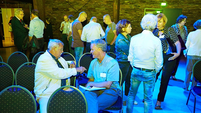 Tevreden burgers aan het eind van de avond