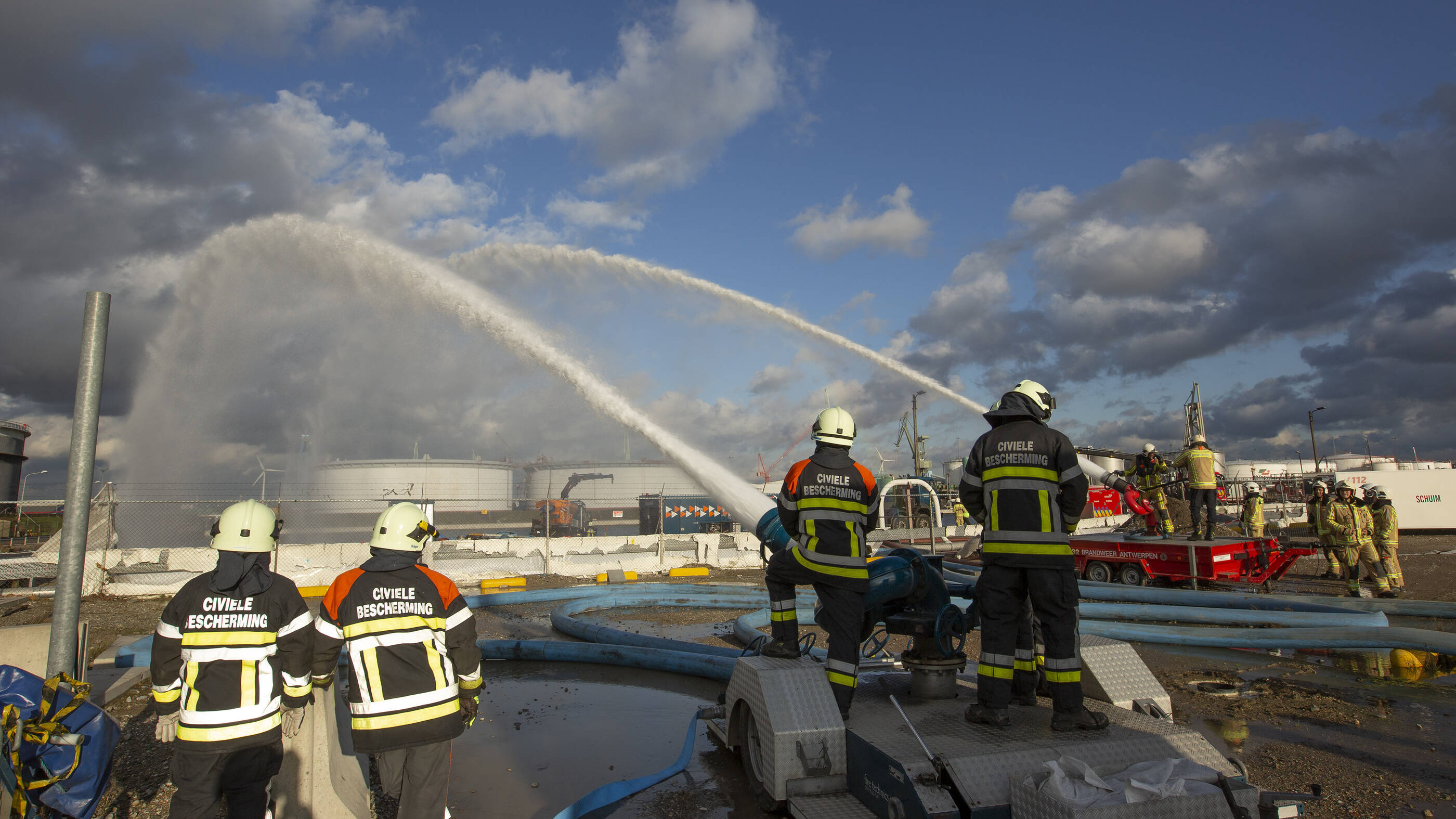 Civiele Bescherming en Brandweer Zone Antwerpen samen aan de slag tijdens noodoefening bij ExxonMobil